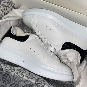 Alexander McQueen Size 10US